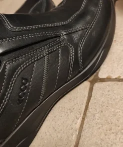 Ecco Slip-on skor i svart, storlek 42