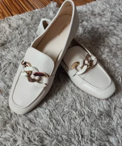 Eleganckie mokasyny z łańcuchem 42