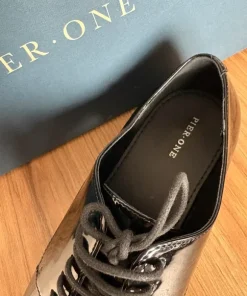 Eleganckie męskie lakierki Pier One – Rozmiar 44 – Stan Bardzo Dobry