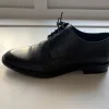 Eleganta svarta snörskor