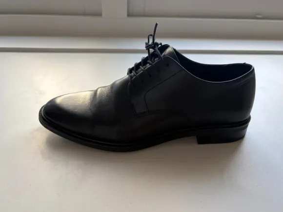 Eleganta svarta snörskor