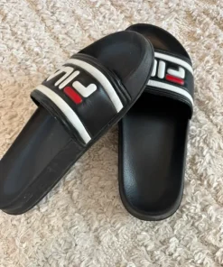 Fila slip in