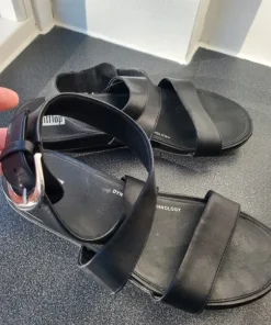 Fitflop sandaler med ankelrem.