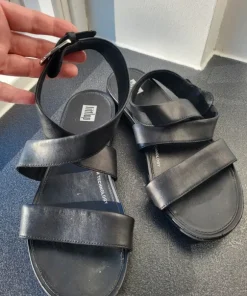 Fitflop sandaler med ankelrem.