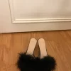 Fluffiga tofflor / klackar