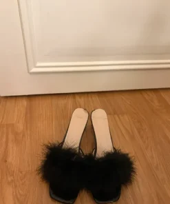 Fluffiga tofflor / klackar