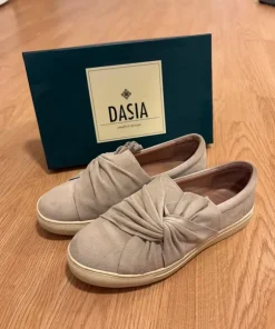 Grå skor från Dasia 38