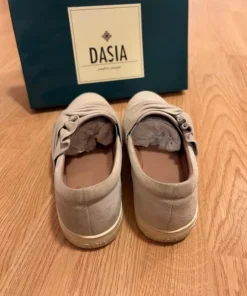 Grå skor från Dasia 38