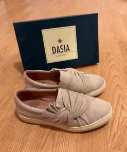 Grå skor från Dasia 38