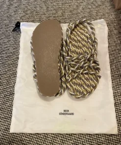 Helt nya sandaler