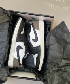 Jordan 1 low mocha