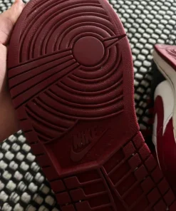Jordan 1 mid