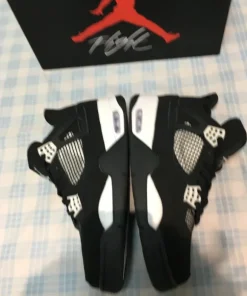Jordan 4 Retro 