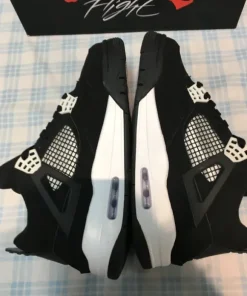 Jordan 4 Retro 