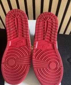 Jordan air 1 low black and red