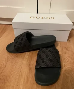 Klapki chłopięce logowane Guess oryginał 42/43 nowe