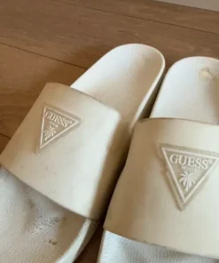 Klapki GUESS