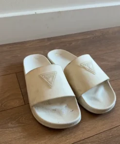 Klapki GUESS