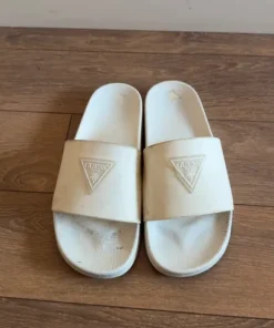 Klapki GUESS