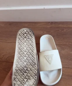 Klapki GUESS