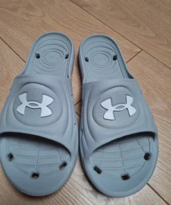 Klapki Under Armour r. 40