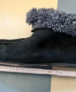 Äkta Fårskinn tofflor Mörkgråa size 46 oanvända!