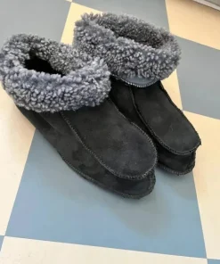 Äkta Fårskinn tofflor Mörkgråa size 46 oanvända!