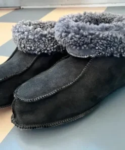 Äkta Fårskinn tofflor Mörkgråa size 46 oanvända!