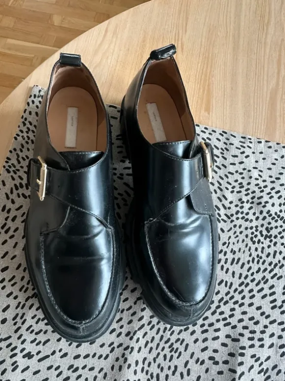 Loafers från HM i nyskick strl 38