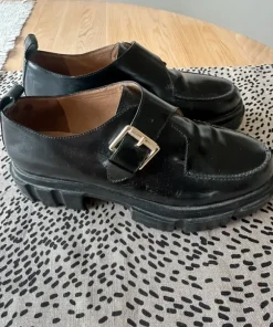Loafers från HM i nyskick strl 38