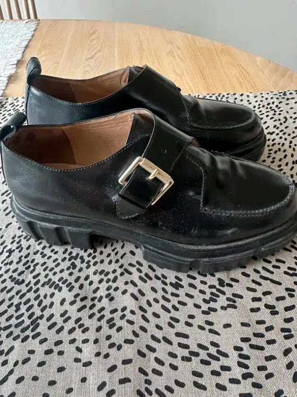 Loafers från HM i nyskick strl 38