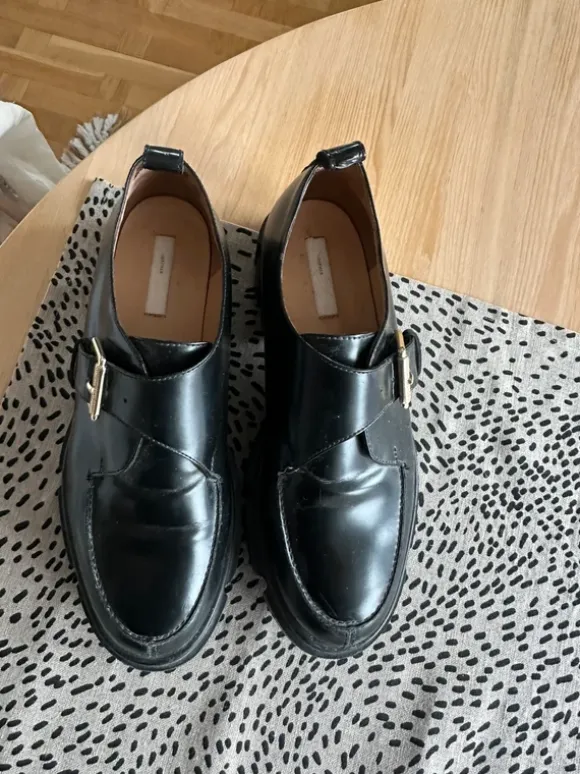 Loafers från HM i nyskick strl 38