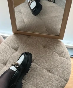 Loafers med guld detaljer