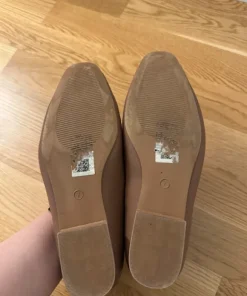 Loafers med guldkedja – taupe/bruna