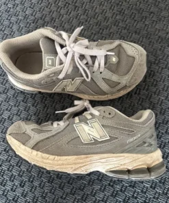 New balance 1906 sneaks