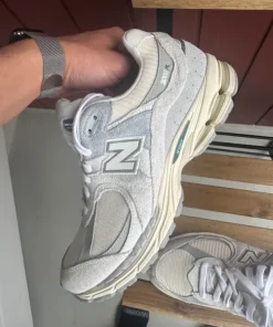New balance 2002r