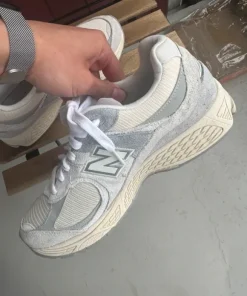 New balance 2002r