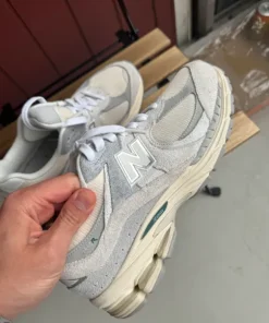 New balance 2002r