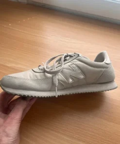 NewBalance720 matalavartiset sneakerit