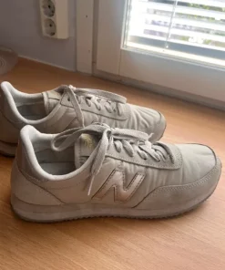 NewBalance720 matalavartiset sneakerit