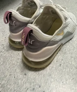 Nike 270
