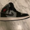 Nike Air Jordan 1 mid Shadow Red
