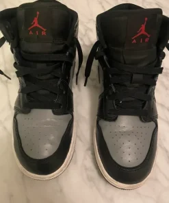 Nike Air Jordan 1 mid Shadow Red