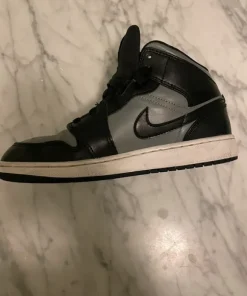 Nike Air Jordan 1 mid Shadow Red