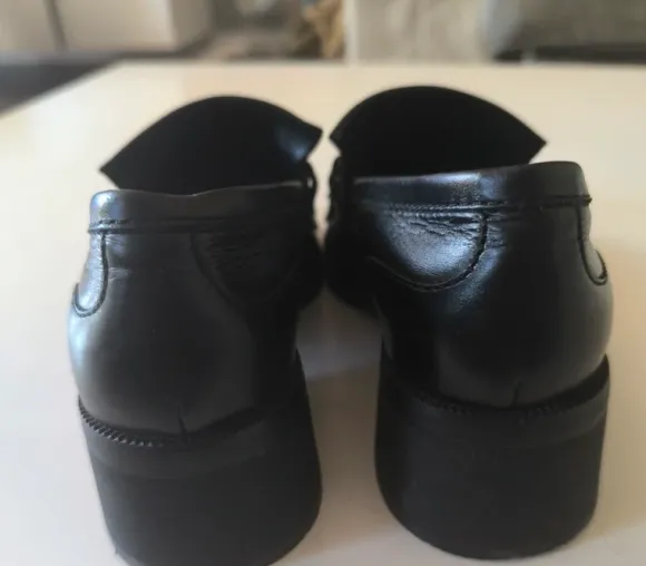 Piękne skórzane loafersy See by Chloé old money