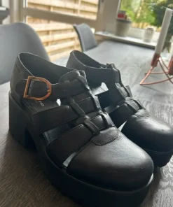 Plateau sandal med lukket tå