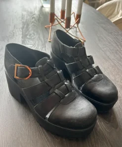 Plateau sandal med lukket tå