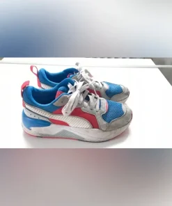 Puma sneakers 23 cm Foam innersula.Undersulan sliten vid hälarna.