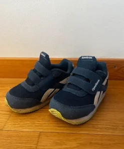 Reebok skor 21.5