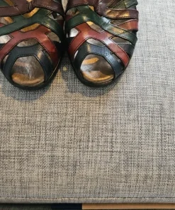 Sandal